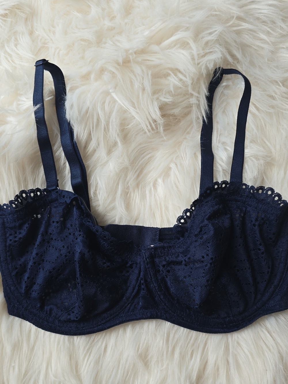 Victoria's Secret Navy Lace Underwire Bra SIZE 34D